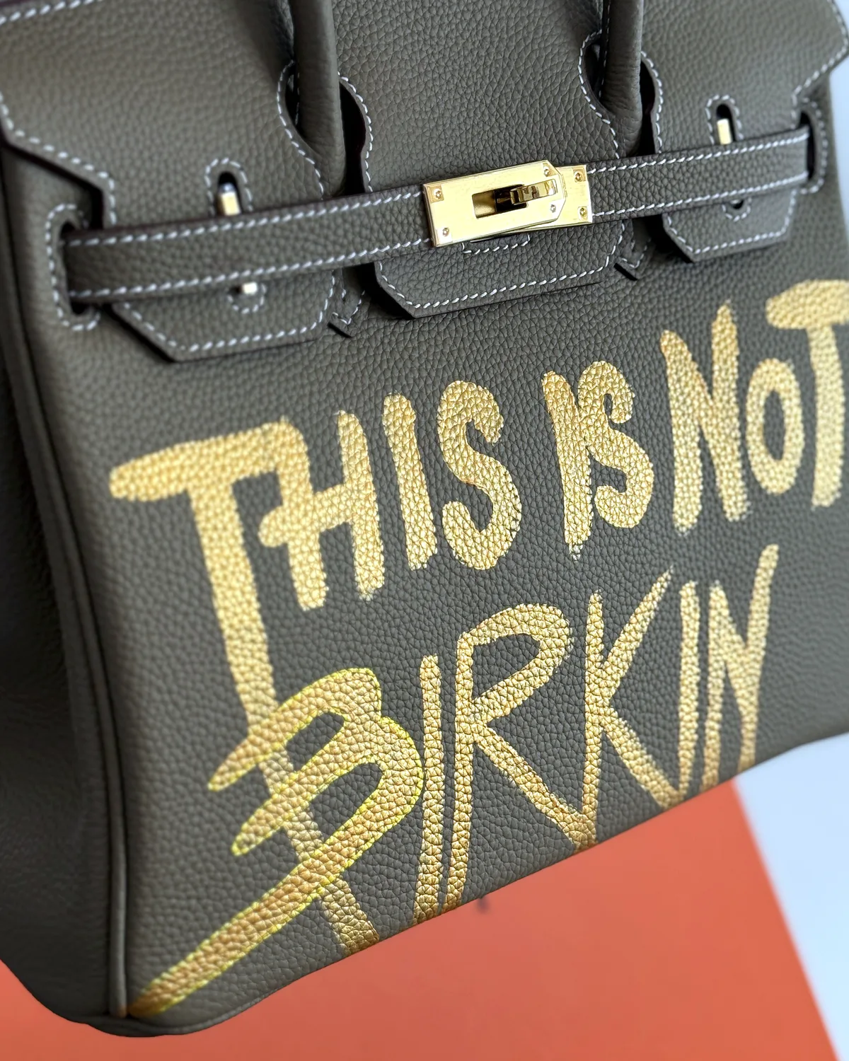Kabelka Icona 30 Taupe “THIS IS NOT BIRKIN GOLD” – limitovaná edícia 1/1