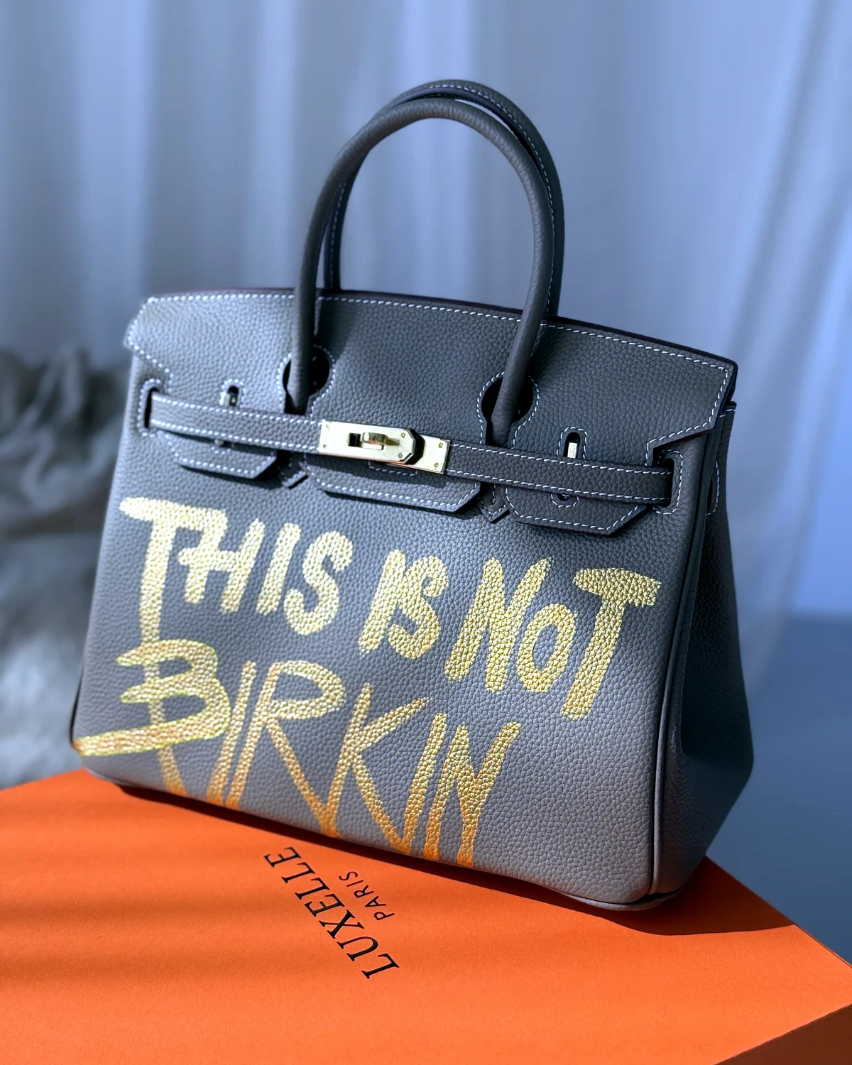 Kabelka Icona 30 Taupe “THIS IS NOT BIRKIN GOLD” – limitovaná edícia 1/1