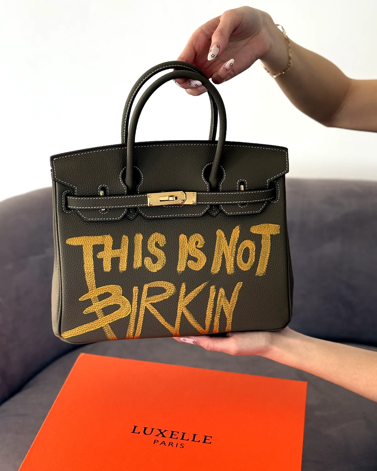 Kabelka Icona 30 Taupe “THIS IS NOT BIRKIN GOLD” – limitovaná edícia 1/1