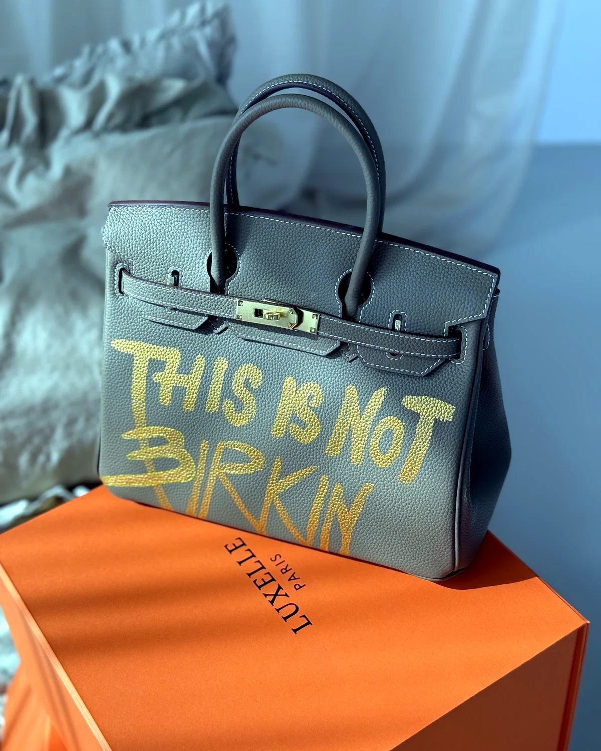 Kabelka Icona 30 Taupe “THIS IS NOT BIRKIN GOLD” – limitovaná edícia 1/1